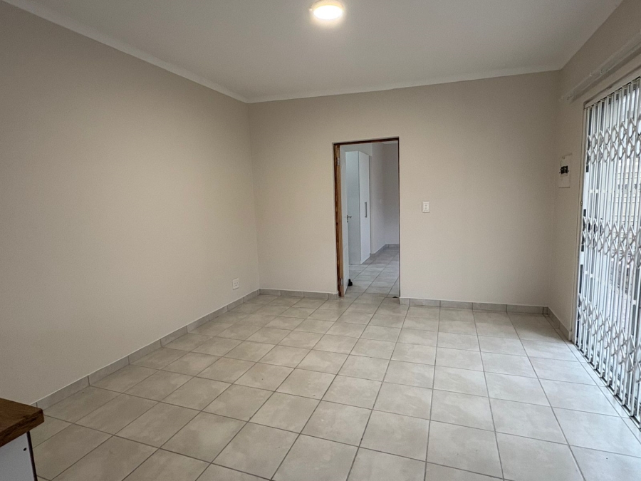 To Let 1 Bedroom Property for Rent in Beacon Bay Eastern Cape